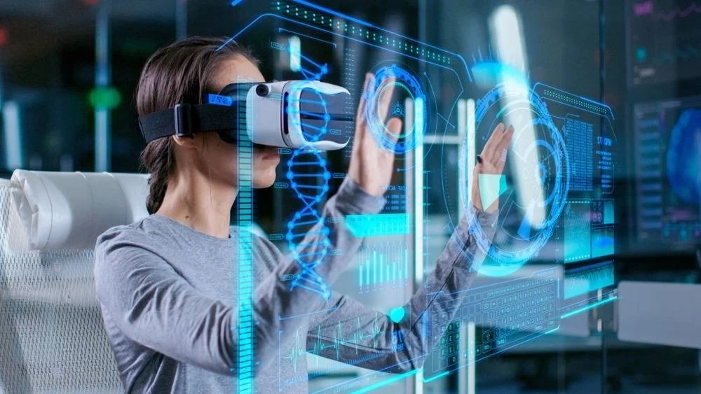 Augmented Reality (AR)
